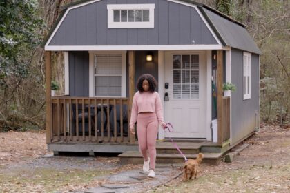 26-year-old pays $0 to live in a 'luxury tiny home' she built in her backyard for $35,000—take a look inside