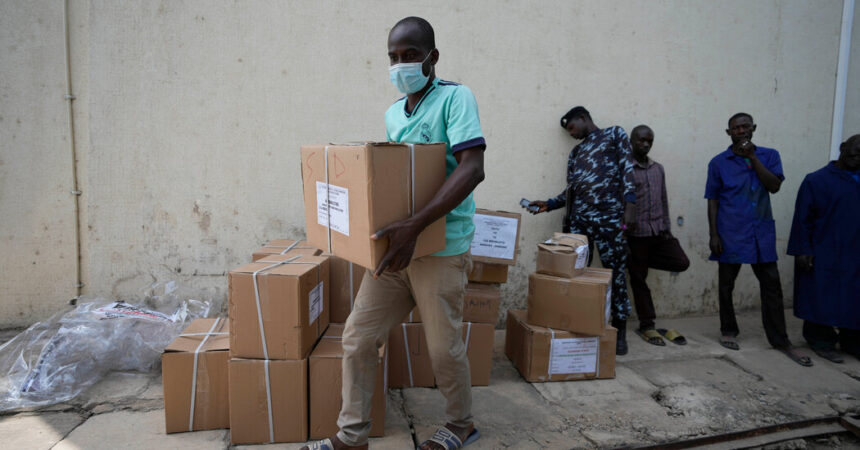 Nigerian Politician Arrested With Nearly $500,000 on Eve of Election, Police Say