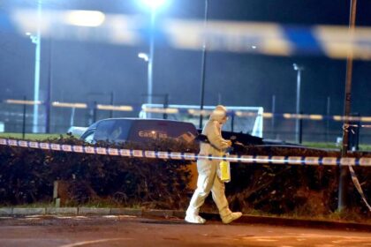 Northern Ireland: Three men arrested after detective shot