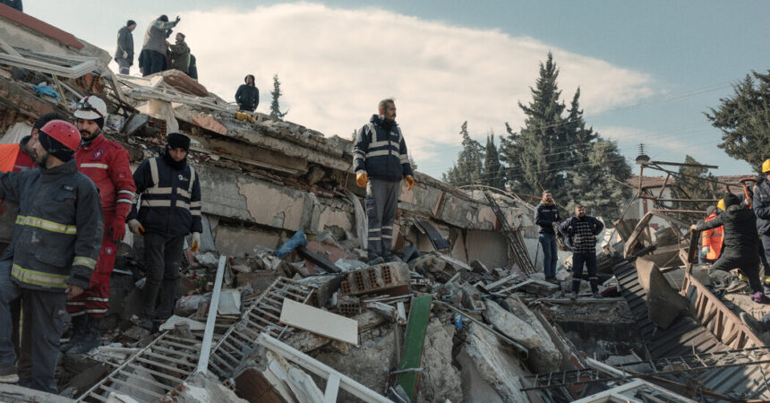 Rescuers in Turkey Pull Earthquake Survivors From Rubble