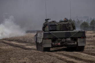 Ukrainians Demonstrate Training on Leopard Tanks in Poland