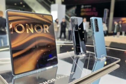 Chinese firms launch foldable smartphones as Apple rumors swirl