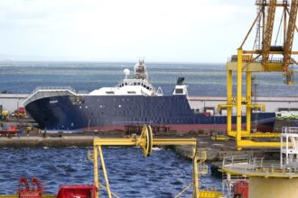 Edinburgh: Injuries after large ship tips over