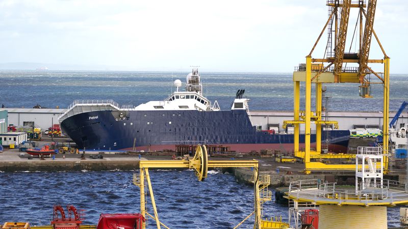 Edinburgh: Injuries after large ship tips over