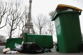 France strikes: Parisian streets left littered with uncollected trash