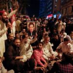 Imran Khan: Clashes in Pakistan as police try to arrest former Prime Minister Imran Khan