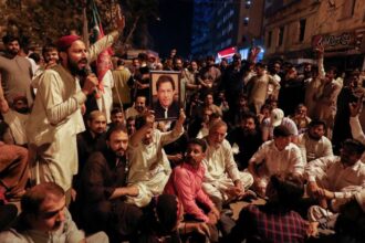 Imran Khan: Clashes in Pakistan as police try to arrest former Prime Minister Imran Khan