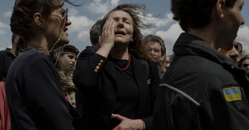 In Stoic Ukraine, Stony Faces Are Starting to Crack and to Cry