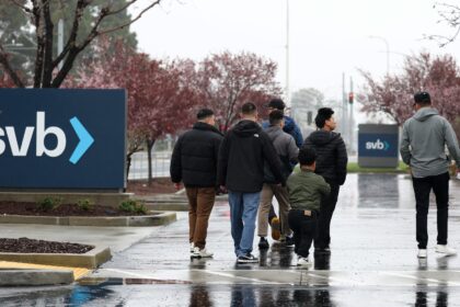 Silicon Valley Bank customers scramble to meet payroll, pay bills