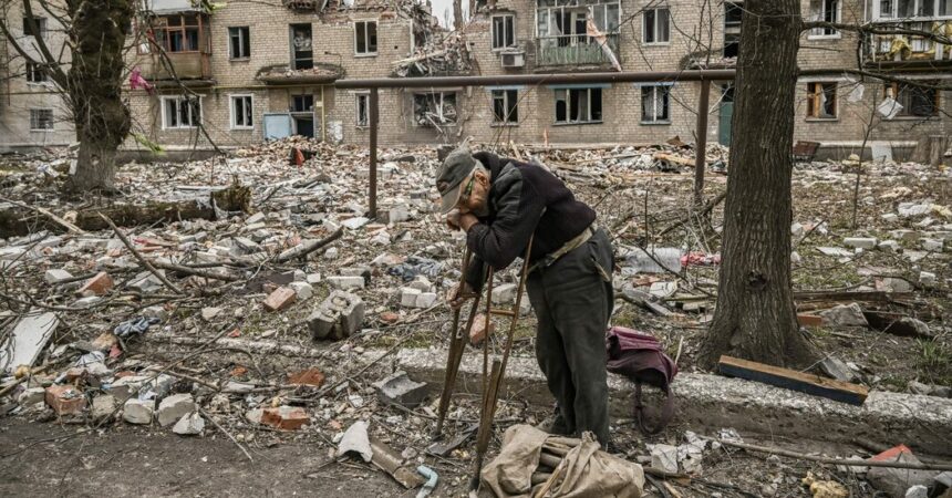 Some Ukrainians Refuse to Leave Avdiivka Despite Russian Bombardment