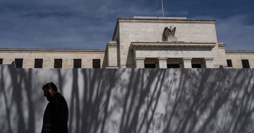 The Fed’s Unpleasant Choice - The New York Times