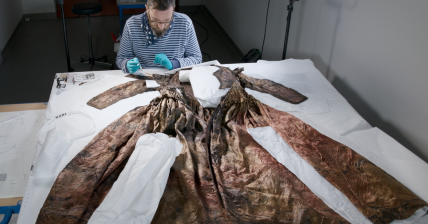 This Dress Survived for More Than Three Centuries at the Bottom of the Sea