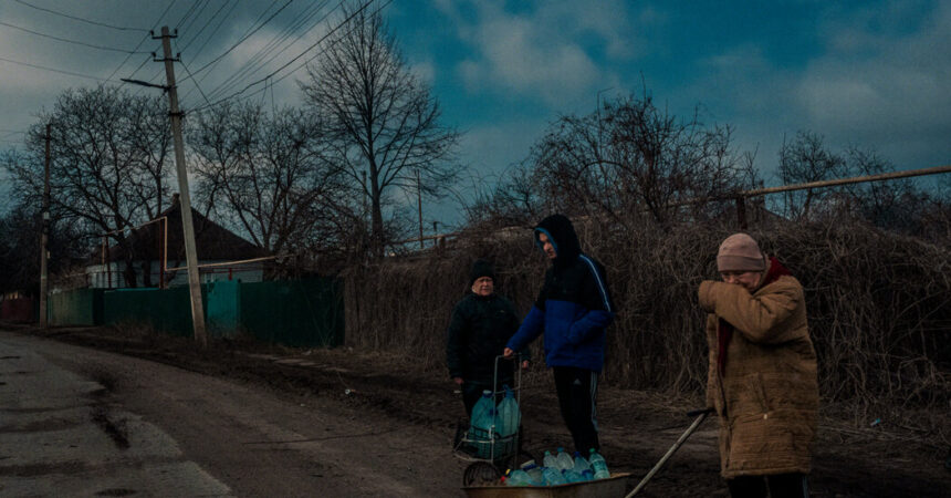 Thousands of Ukrainians Endure Dire Conditions Around Bakhmut, Aid Groups Say