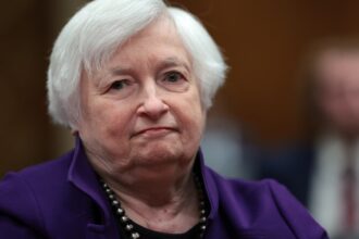 Yellen says blanket bank deposit insurance not discussed