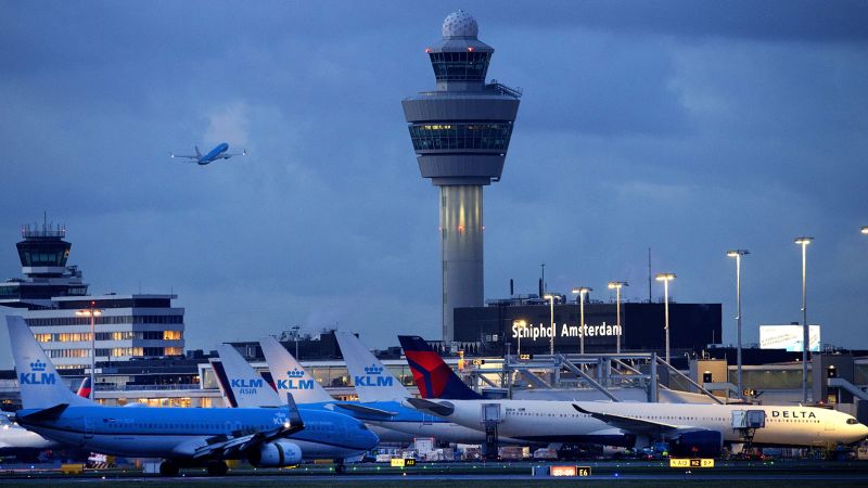 Amsterdam Schiphol Airport proposes a ban on private jets