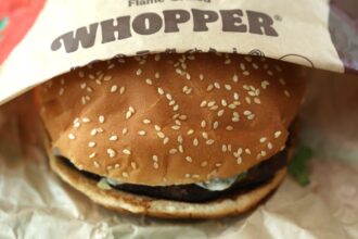 Burger King's turnaround plan boosts sales, customer satisfaction