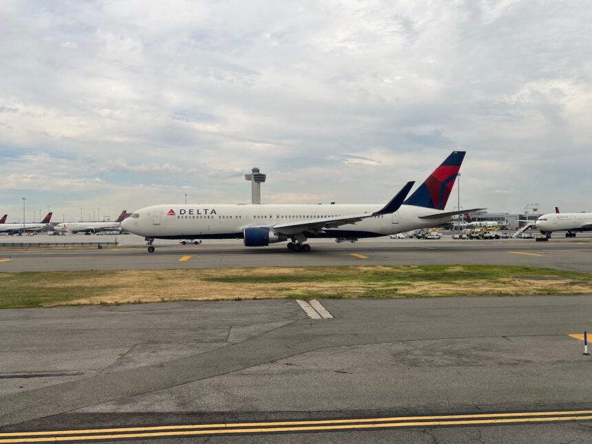 delta plane taxis jfk