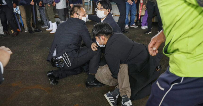 Explosive Is Thrown as Japanese Prime Minister Visits Wakayama