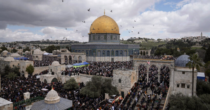 Israeli Police Fatally Shoot Arab Outside Jerusalem Holy Site