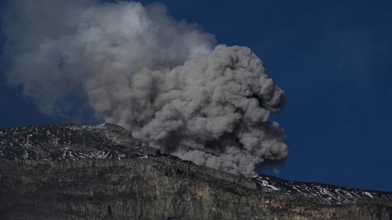 Nevado del Ruiz: A volcano in Colombia could erupt 'within days'. But only a small fraction of locals have evacuated