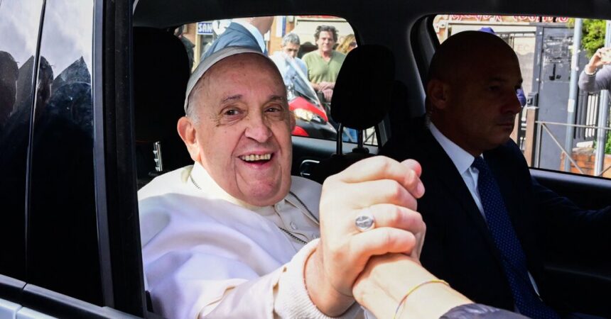 Pope Francis Returns to the Vatican After a 3-Day Hospital Stay