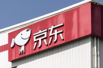 China's JD.com swings to profit, announces new CEO