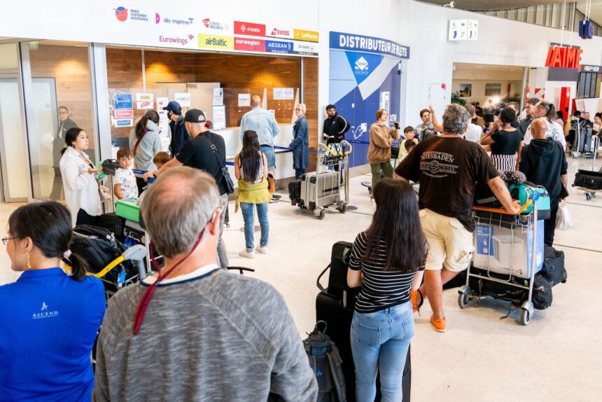 Paris Airport Cancels More Flights Saturday as Strike Worsens