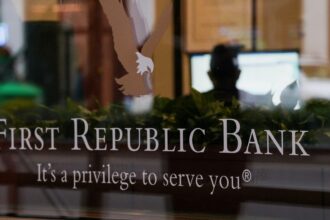 JPMorgan takes over First Republic after it's seized by Californian financial regulator