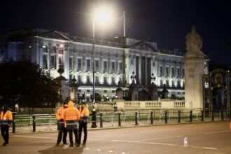 Man Arrested Outside Buckingham Palace as Police Conduct Controlled Explosion