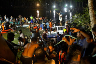 Many Dead After Tourist Boat Capsizes in India