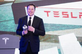 Tesla CEO Elon Musk meets China's foreign minister, touts expansion