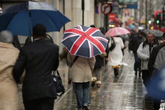 UK economy grows by 0.1% in the first quarter but inflation continues to weigh