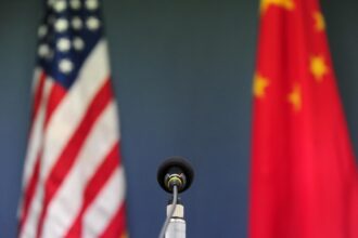 U.S., China's top commerce officials meet to discuss trade concerns