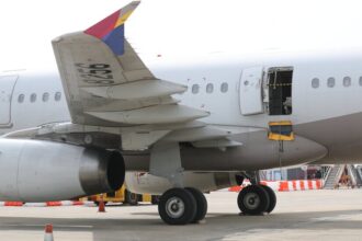 Video Shows Asiana Airlines Flight Landing With Open Door