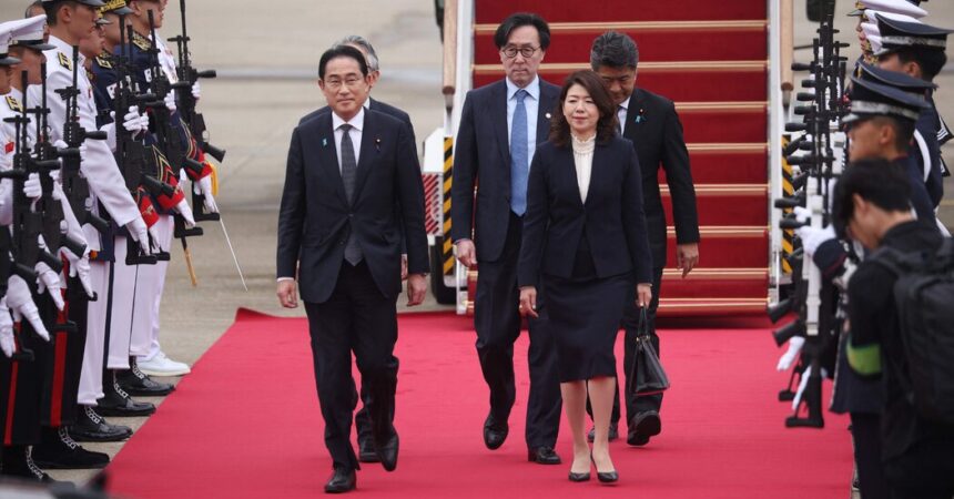 ​As Japan’s Leader Goes to Seoul, South Koreans Are All Ears