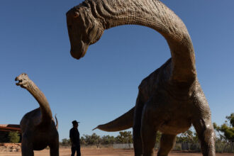 Aussie Farmers Unleash Dinosaur Rush as Fossils Rewrite History