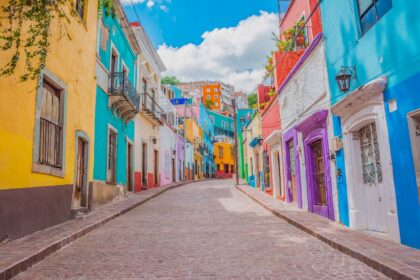 Overview of AT&T cellphone features for international travel