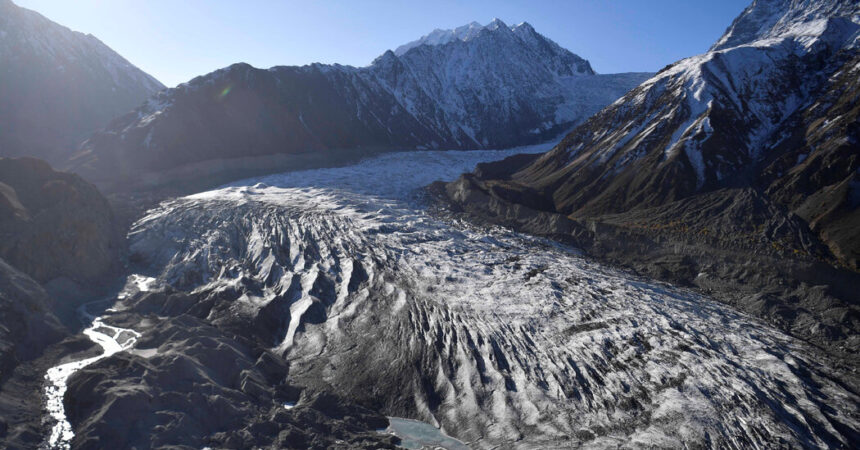 Rising Temperatures Speeding Up Himalayan Glacier Loss