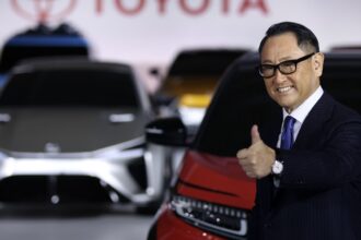 Toyota defies skeptics as stock seals best week since 2009