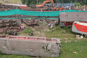 Train Service Resumes Near Site of Deadly Crash in India