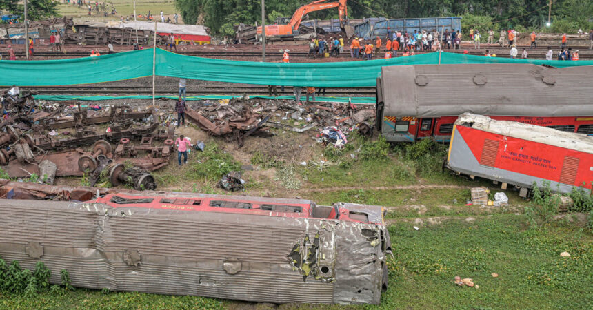 Train Service Resumes Near Site of Deadly Crash in India