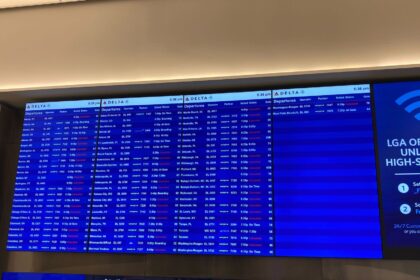 departure board LGA