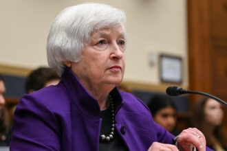 Yellen Says Bid to Decouple From China Would Be ‘Disastrous’