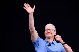 Apple market cap tops $3 trillion