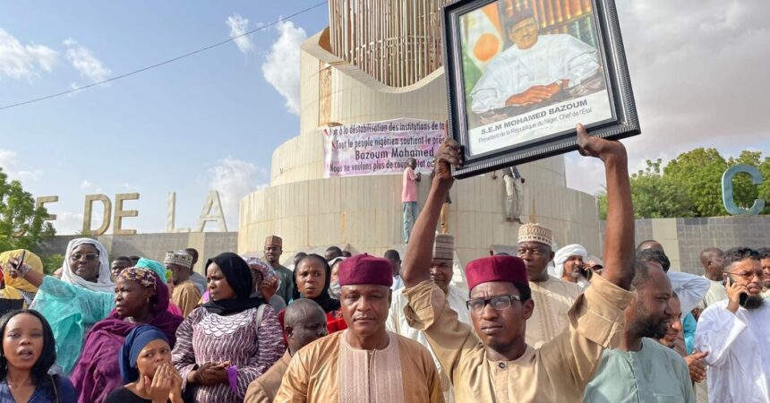 Military in Niger Announces Coup After Soldiers Detain President