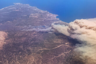 Wildfires Imperil Greek Isle of Rhodes, Forcing Big Relocation