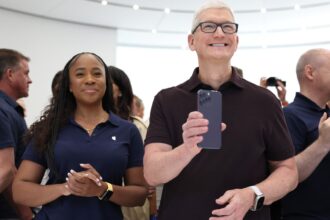Apple moves button to hang up or end call in iOS 17 beta