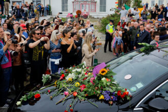 Irish Mourners Pay Their Respects to Sinead O’Connor