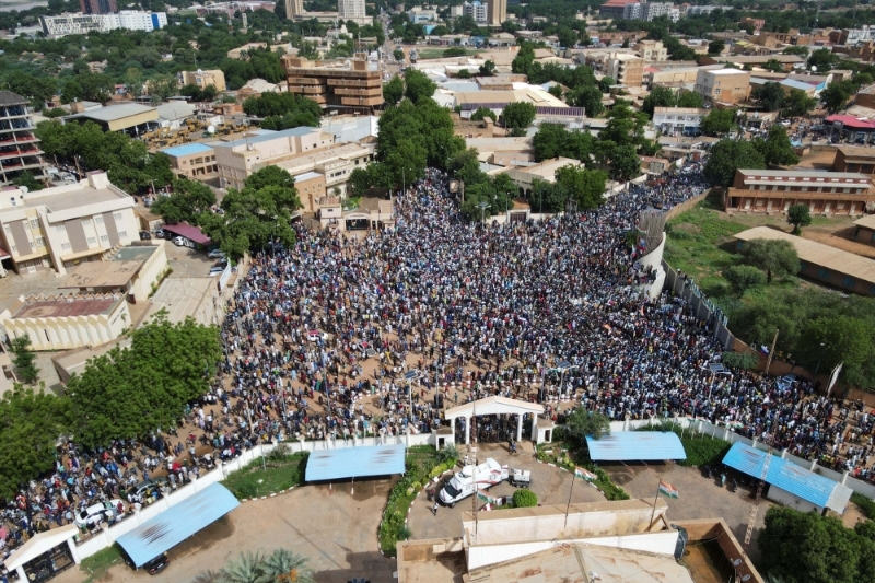 Demonstrators gather in Niamey in support of soldiers involved in putsch.