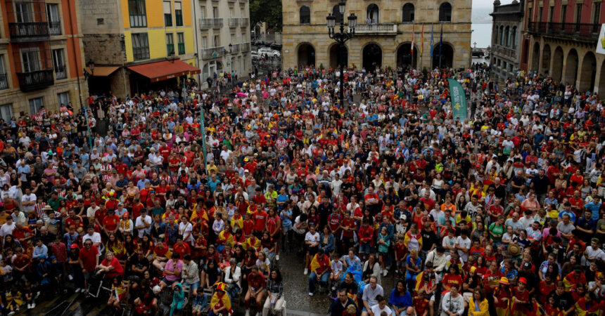 Spanish Fans Rejoice at World Cup Win